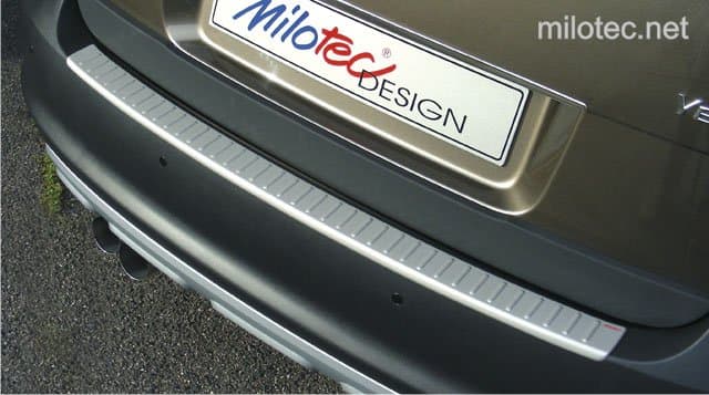 85915 Накладка заднього бампера срібляста