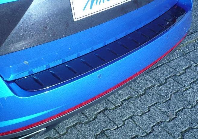 365804 Накладка заднього бампера