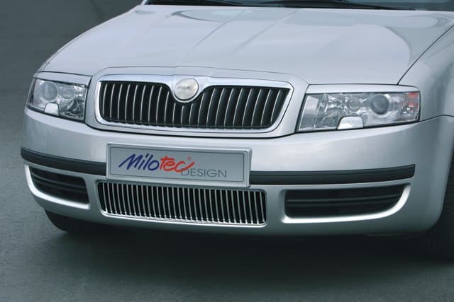 48301 Накладка оригинальной решетки переднего бампера